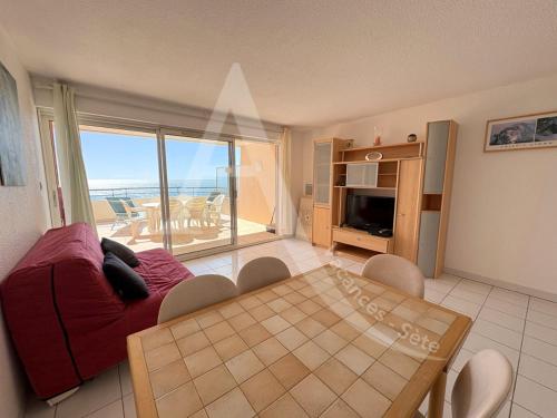 2 CHAMBRES, LARGE TERRASSE 1ERE LIGNE MER, PISCINE