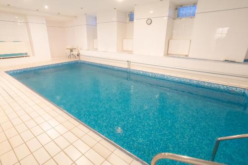 Bazén v ubytování Hotel Flora nebo v jeho okolí