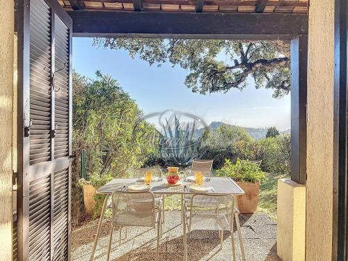 mazet t2 pour 4 personnes avec jardin vue mer au mas de pramousquier