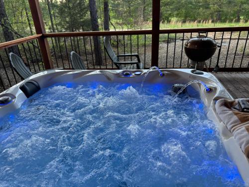 Gambar di galeri bagi Soho Haven Cabin is Luxurious! di Broken Bow