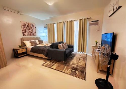 TV a/nebo společenská místnost v ubytování Deluxe Studio with Balcony & Free Private Gym - B2 2Garnet