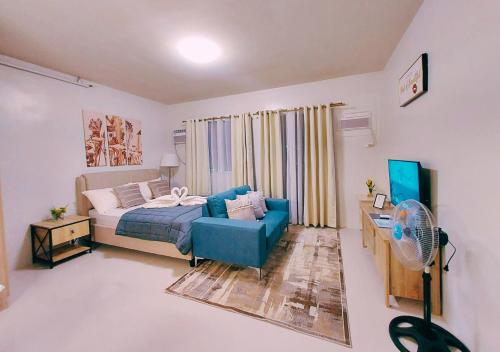 Postel nebo postele na pokoji v ubytování Deluxe Studio with Balcony & Free Private Gym - B2 2Garnet