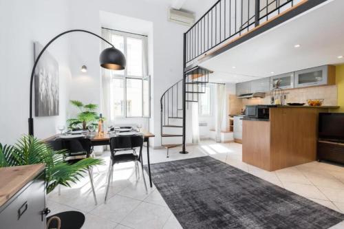 MASSENA 2 - Great location Massena Square with AC