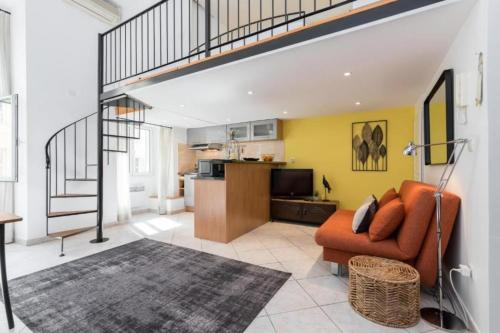 a living room with an orange couch and a kitchen at MASSENA 2 - Great location Massena Square with AC in Nice