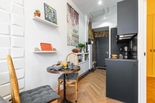 MY CASA - FOCH - Superb Suite w AC Downtown
