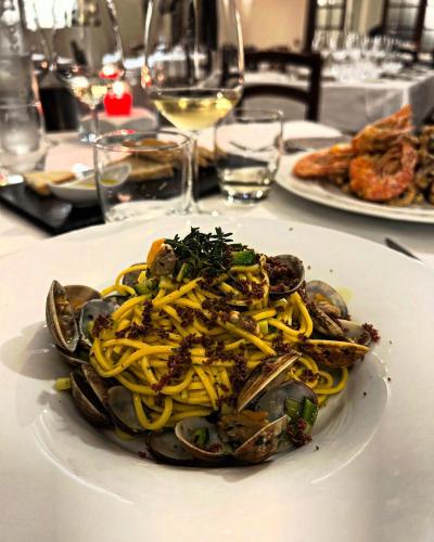 a plate of food with mussels on a table at Relais Borgofasceo in Ortovero