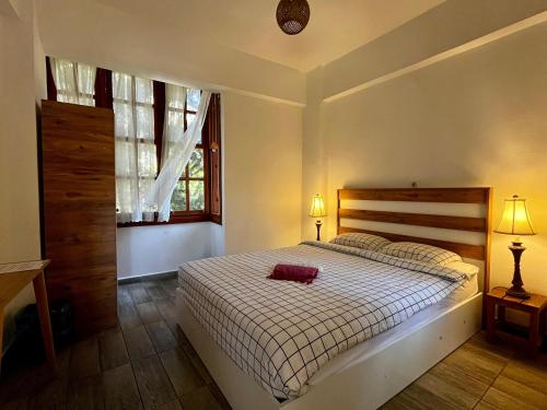 Postel nebo postele na pokoji v ubytování Kuyu Beergarden Hostel