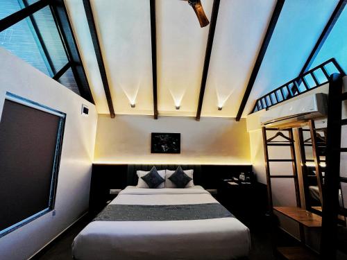 a bedroom with a bed and a tv and some windows at Birds Nest Resort in Kinlivli