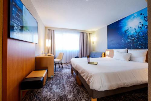 Postel nebo postele na pokoji v ubytování Novotel Saint Avold