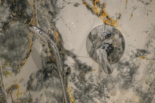 a mirror on top of a dirty bathroom floor at Giabeos Skiathos in Troulos