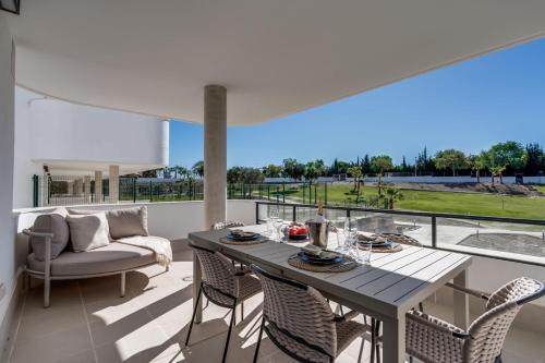 Ultimate Rentals - Aranya - Stylish 2BR Apartment With Pool View photo 10