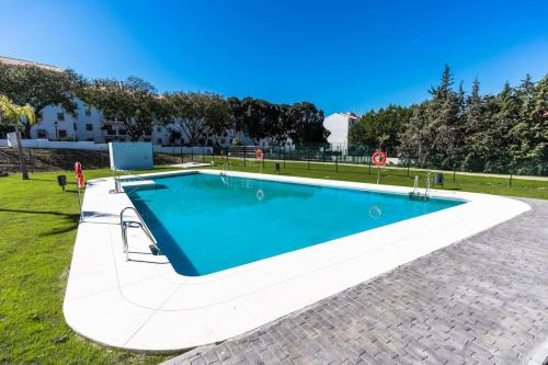 Ultimate Rentals - Aranya - Stylish 2BR Apartment With Pool View photo 11