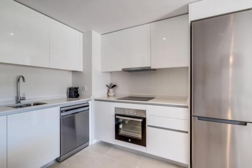Ultimate Rentals - Aranya - Stylish 2BR Apartment With Pool View photo 17
