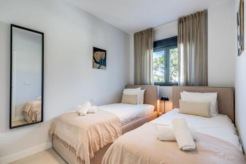 Ultimate Rentals - Aranya - Stylish 2BR Apartment With Pool View photo 3