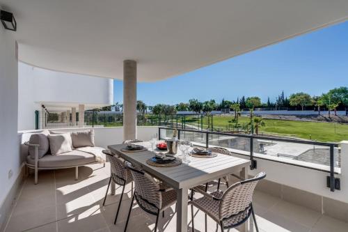 Ultimate Rentals - Aranya - Stylish 2BR Apartment With Pool View photo 8