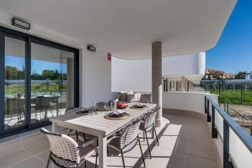 Ultimate Rentals - Aranya - Stylish 2BR Apartment With Pool View photo 19