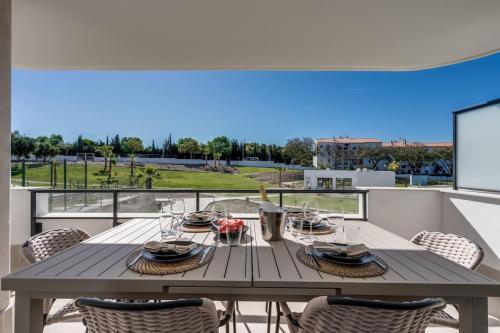 Ultimate Rentals - Aranya - Stylish 2BR Apartment With Pool View photo 21