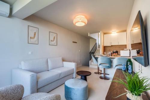 Ultimate Rentals - Centrally Located Beachside Apartment