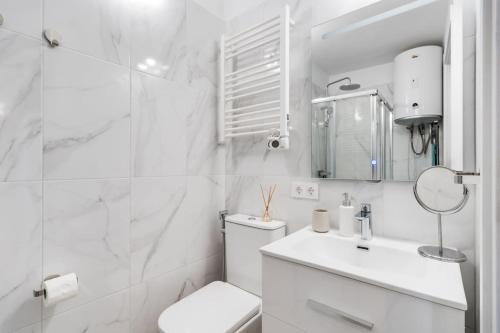 Ultimate Rentals - Centrally Located Beachside Apartment