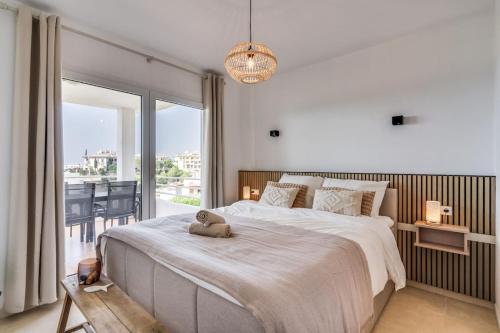 Ultimate Rentals - Scenic 2BR Haven Breathtaking Sea and Garden Views