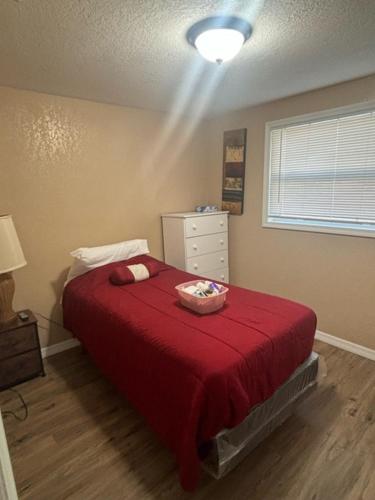 Ένα ή περισσότερα κρεβάτια σε δωμάτιο στο A home in the heart of the city