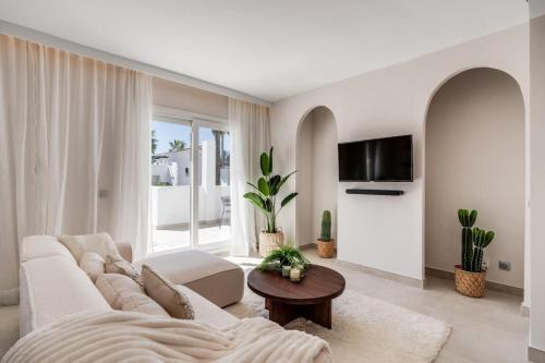 Ultimate Rentals - Luxury Penthouse - Los Naranjos de Marbella
