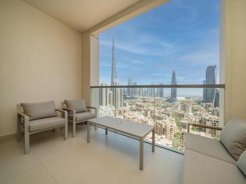 Modern Downtown 2 Bed plus Maids with Full Burj View