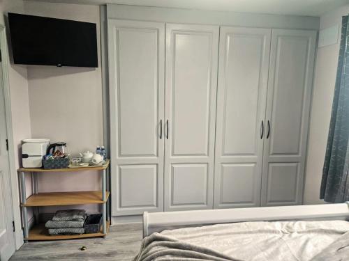 TV a/nebo společenská místnost v ubytování Enniscrone Guest Rooms