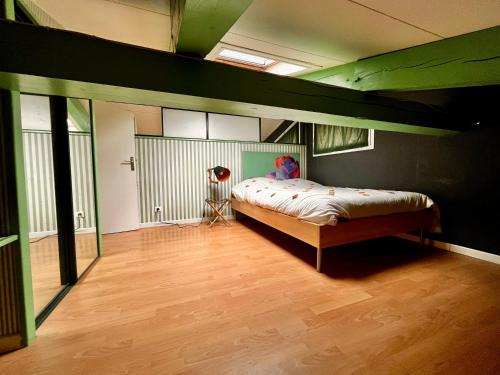 Postel nebo postele na pokoji v ubytování Spacieuse maison familiale avec piscine privée