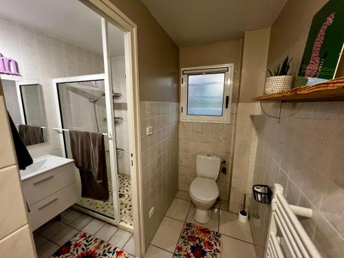 Koupelna v ubytování Spacieuse maison familiale avec piscine privée