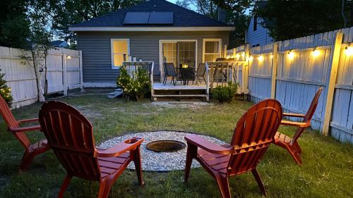 Fotografie z fotogalerie ubytování Cozy Vacation Rental- Short distance to Lake Mi v destinaci Muskegon