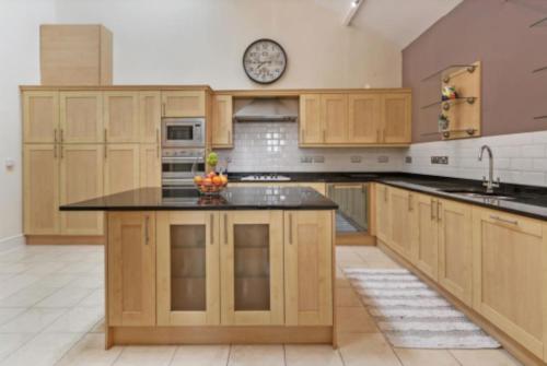 Gallery image of Balmoral Quays - Elegant Seaview Apartment with Garden-Penarth Pier in Cardiff