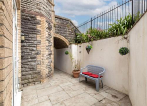 Gallery image of Balmoral Quays - Elegant Seaview Apartment with Garden-Penarth Pier in Cardiff
