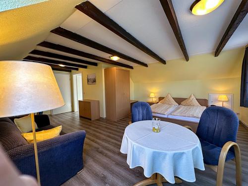 Postel nebo postele na pokoji v ubytování Hotel Graf Waldersee