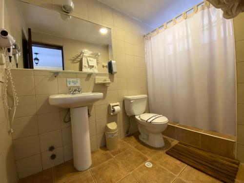 Koupelna v ubytování Kituandes Hotel