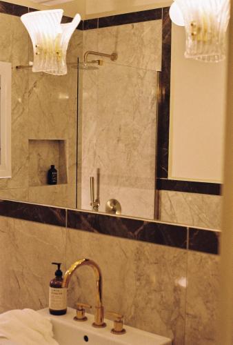 Newly Renovated Apartment in a Lush Green Neighborhood in Central Athens