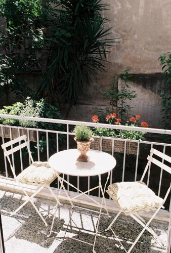 Newly Renovated Apartment in a Lush Green Neighborhood in Central Athens