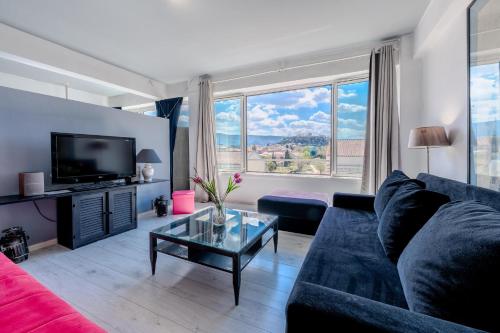 COMBO Acropolis view 6 bedrooms 4 bathrooms
