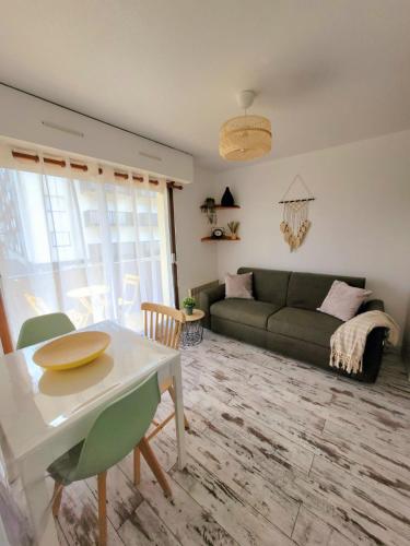 App F2 Proche Plage et Place de Parking Privative , Ménage Inclus, Linge de Maison en Option
