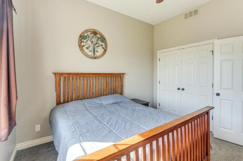 Ένα ή περισσότερα κρεβάτια σε δωμάτιο στο Balcony and Patio Spacious Home in Bel Aire!