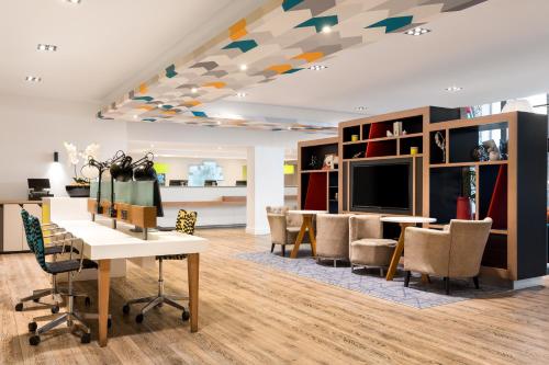 Posezení v ubytování Holiday Inn Birmingham City by IHG