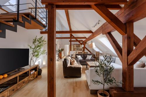 TurnKey I Old Town 5BR Loft Apartment