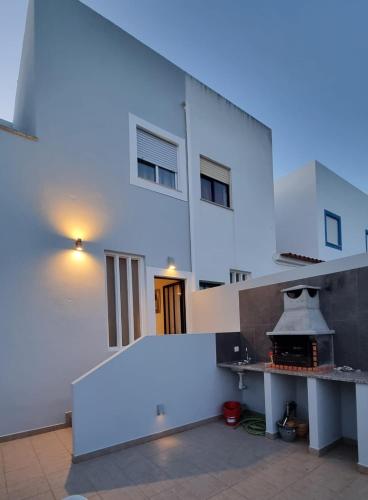 a room with a white building with a stove at Casa Yucca in Salema