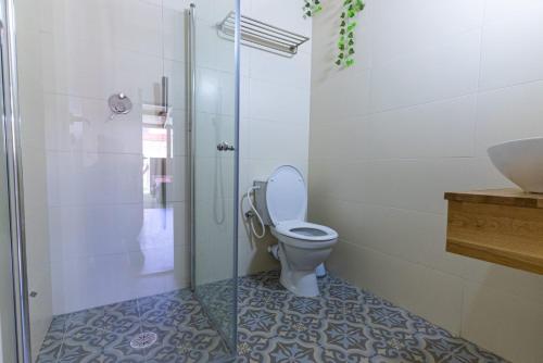 a bathroom with a toilet and a shower at Fata morgana Hostel in Beer Sheva