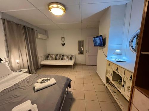 a small room with a bed and a couch at Cozy House in Argostoli in Argostoli