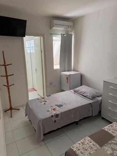 a bedroom with a bed and a window at Pousada Extensão Sabrinna in Maceió