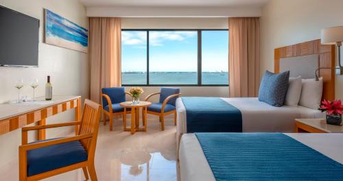 Postel nebo postele na pokoji v ubytování Park Royal Beach Cancun - All Inclusive