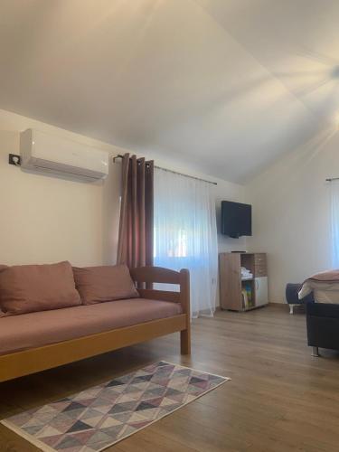 TV a/nebo společenská místnost v ubytování Apartman Harmonija