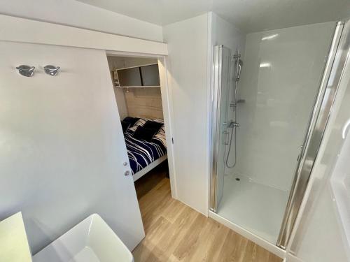 Ένα ή περισσότερα κρεβάτια σε δωμάτιο στο Mobile home Pallas