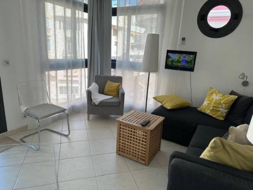1 Br Next To The Beach And Port Vauban